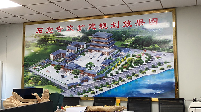 在古建筑设计中，如何通过布局与建筑空间的层次感营造独特氛围